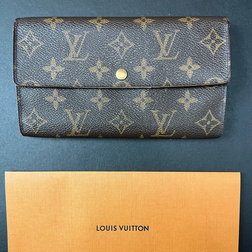 Authentic Louis Vuitton Vintage Sarah Wallet